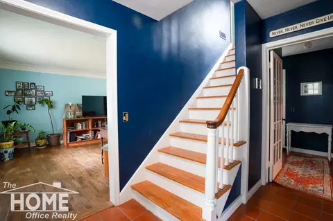 Entry Way - 611 Irwin, Albion, MI 49224 photo 2 of 2