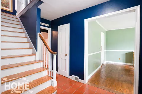 Entry Way - 611 Irwin, Albion, MI 49224 photo 1 of 2