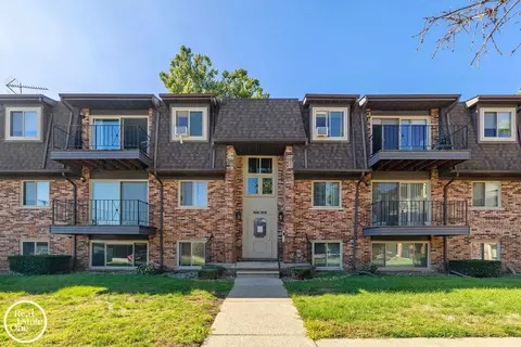 313 Riviera UNIT 67, Saint Clair Shores, MI 48080