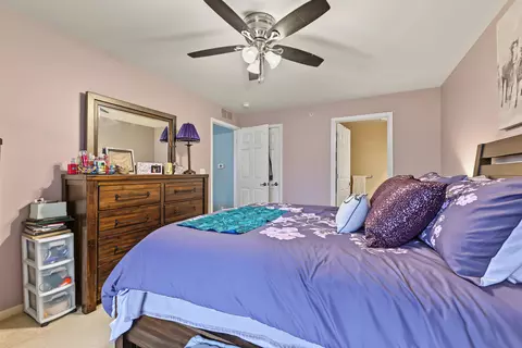 Bedroom - 52268 Naugatuck, Macomb, MI 48042 photo 2 of 4