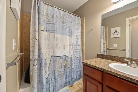 Bath - 52268 Naugatuck, Macomb, MI 48042 photo 5 of 5