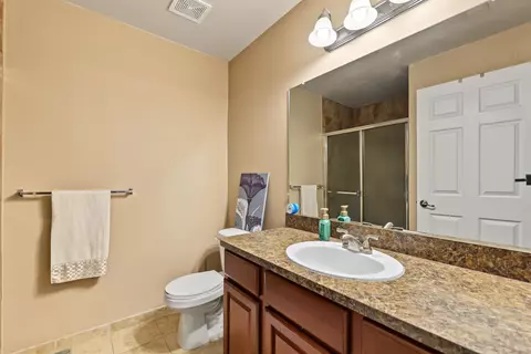 Bath - 52268 Naugatuck, Macomb, MI 48042 photo 1 of 5
