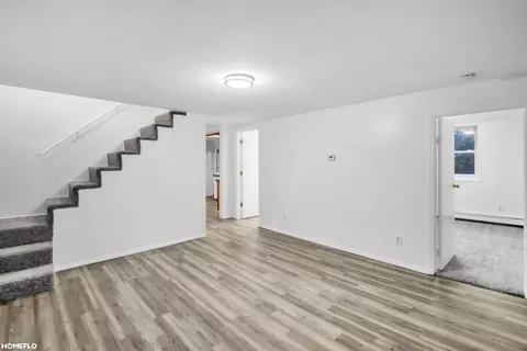 Living - 2818 E Brks, Midland, MI 48623 photo 5 of 6