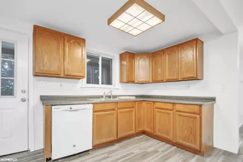 Kitchen - 2818 E Brks, Midland, MI 48623 photo 1 of 3