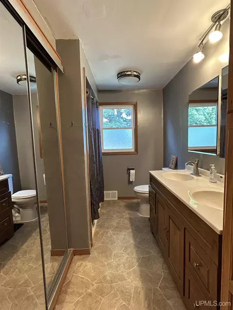 Bath - 745 Wabash, Ishpeming, MI 49849 photo 1 of 4