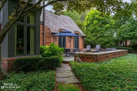 Exterior - 121 Vendome, Grosse Pointe Farms, MI 48236 photo 7 of 10