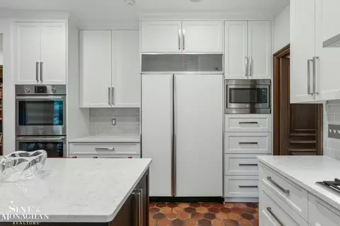 Kitchen - 121 Vendome, Grosse Pointe Farms, MI 48236 photo 2 of 3