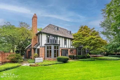 Exterior - 121 Vendome, Grosse Pointe Farms, MI 48236 photo 3 of 10