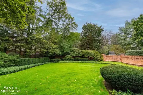 Exterior - 121 Vendome, Grosse Pointe Farms, MI 48236 photo 5 of 10