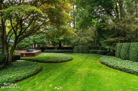 Exterior - 121 Vendome, Grosse Pointe Farms, MI 48236 photo 6 of 10