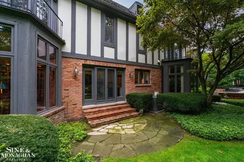 Exterior - 121 Vendome, Grosse Pointe Farms, MI 48236 photo 4 of 10