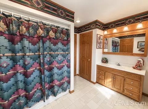 Bath - 202 Stephenson, Escanaba, MI 49829 photo 2 of 3