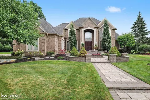 19814 Westchester, Clinton Township, MI 48038