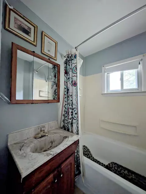 Bath - 644 Partridge, Flint, MI 48503 photo 1 of 1