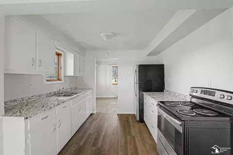 Kitchen - 9901 Secor, Temperance, MI 48182 photo 1 of 2