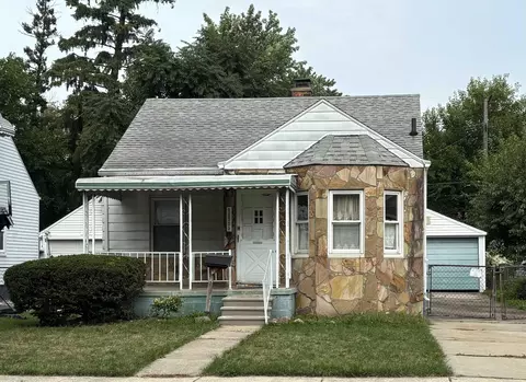 20009 Kenosha St, Harper Woods, MI 48225