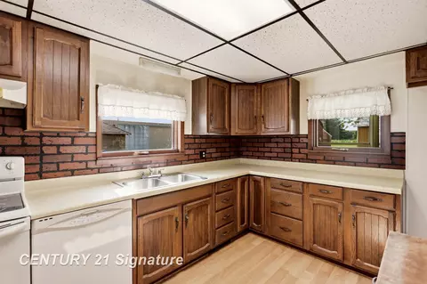 Kitchen - 22335 Ederer, Merrill, MI 48637 photo 2 of 3