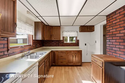 Kitchen - 22335 Ederer, Merrill, MI 48637 photo 3 of 3