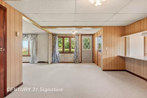 Living - 22335 Ederer, Merrill, MI 48637 photo 5 of 6