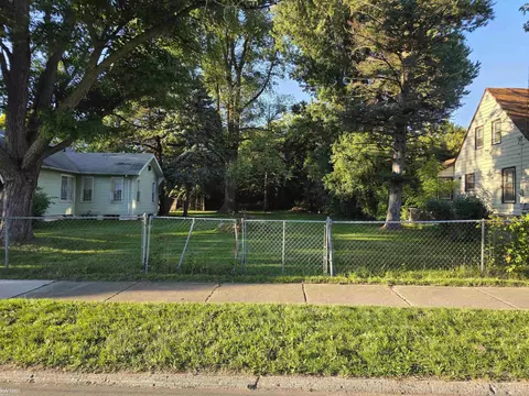 Exterior - 209 E York, Flint, MI 48505 photo 7 of 16