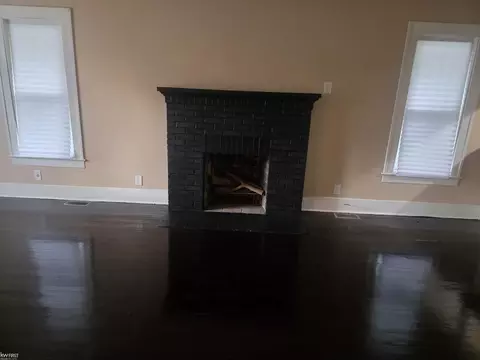 Living - 209 E York, Flint, MI 48505 photo 4 of 7