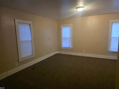 Living - 209 E York, Flint, MI 48505 photo 6 of 7