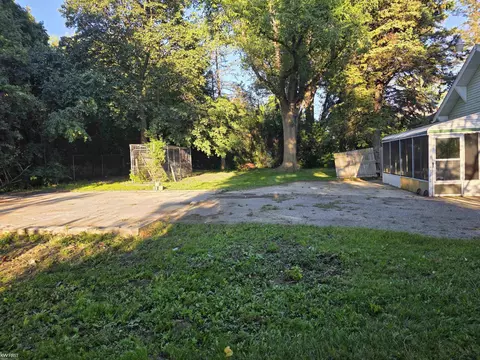 Exterior - 209 E York, Flint, MI 48505 photo 11 of 16