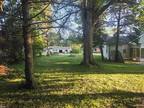 Exterior - 209 E York, Flint, MI 48505 photo 4 of 16