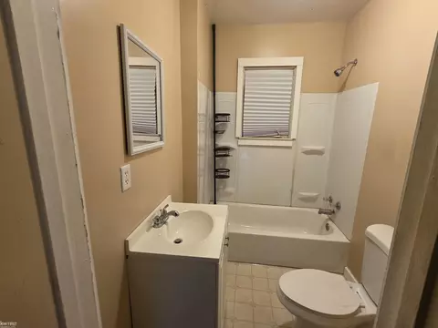 Bath - 209 E York, Flint, MI 48505 photo 1 of 1