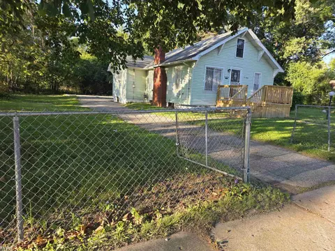 Exterior - 209 E York, Flint, MI 48505 photo 5 of 16