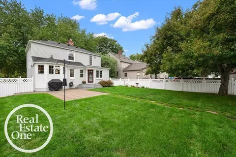 Exterior - 2100 Fleetwood, Grosse Pointe Woods, MI 48236 photo 4 of 18