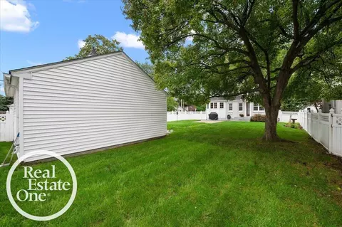 Exterior - 2100 Fleetwood, Grosse Pointe Woods, MI 48236 photo 8 of 18