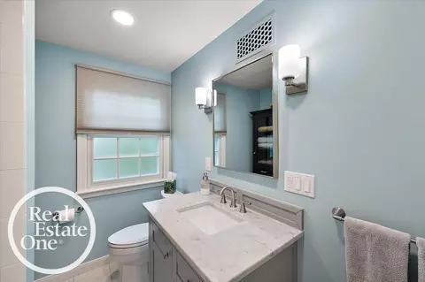 Bath - 2100 Fleetwood, Grosse Pointe Woods, MI 48236 photo 4 of 6