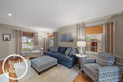Living - 2100 Fleetwood, Grosse Pointe Woods, MI 48236 photo 2 of 4