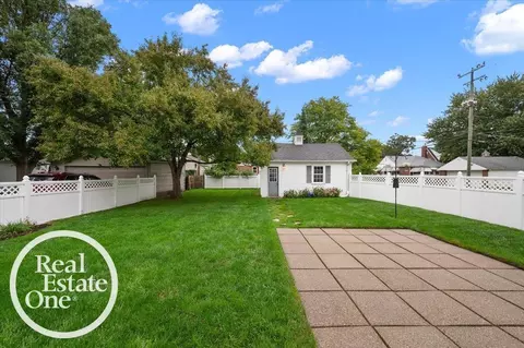 Exterior - 2100 Fleetwood, Grosse Pointe Woods, MI 48236 photo 11 of 18
