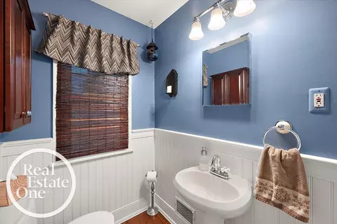 Bath - 2100 Fleetwood, Grosse Pointe Woods, MI 48236 photo 1 of 6