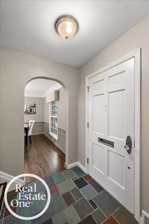 Entry Way - 2100 Fleetwood, Grosse Pointe Woods, MI 48236 photo 2 of 5