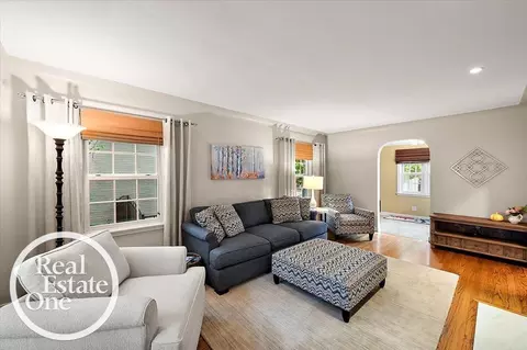 Living - 2100 Fleetwood, Grosse Pointe Woods, MI 48236 photo 1 of 4