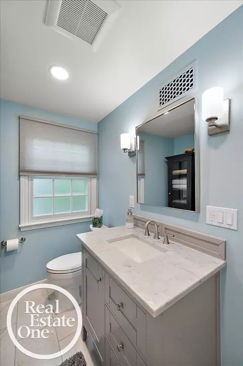 Bath - 2100 Fleetwood, Grosse Pointe Woods, MI 48236 photo 5 of 6