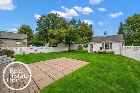 Exterior - 2100 Fleetwood, Grosse Pointe Woods, MI 48236 photo 15 of 18