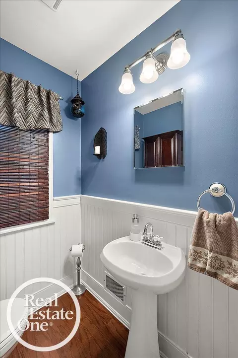 Bath - 2100 Fleetwood, Grosse Pointe Woods, MI 48236 photo 2 of 6