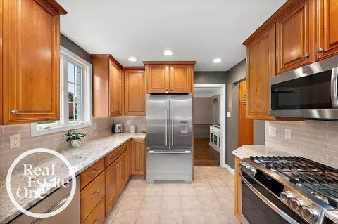 Kitchen - 2100 Fleetwood, Grosse Pointe Woods, MI 48236 photo 1 of 6
