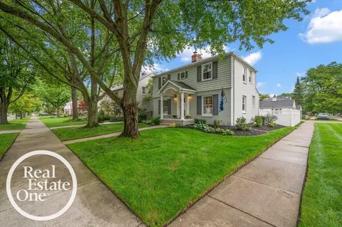 Exterior - 2100 Fleetwood, Grosse Pointe Woods, MI 48236 photo 17 of 18