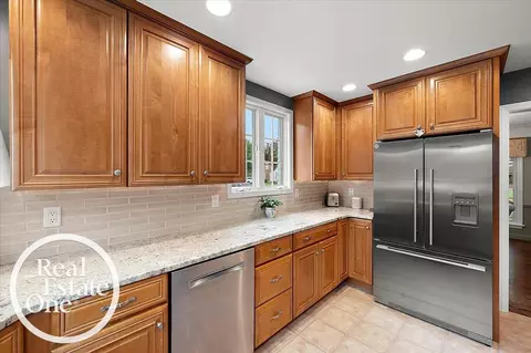 Kitchen - 2100 Fleetwood, Grosse Pointe Woods, MI 48236 photo 2 of 6