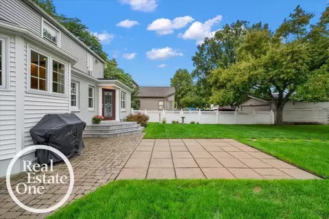 Exterior - 2100 Fleetwood, Grosse Pointe Woods, MI 48236 photo 14 of 18