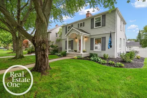 Exterior - 2100 Fleetwood, Grosse Pointe Woods, MI 48236 photo 3 of 18