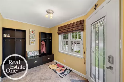 Entry Way - 2100 Fleetwood, Grosse Pointe Woods, MI 48236 photo 4 of 5