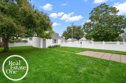 Exterior - 2100 Fleetwood, Grosse Pointe Woods, MI 48236 photo 9 of 18