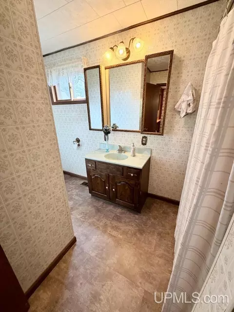 Bath - 727 Michigan, Ishpeming, MI 49849 photo 1 of 3