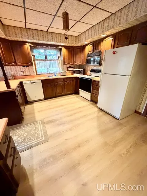 Kitchen - 727 Michigan, Ishpeming, MI 49849 photo 2 of 4